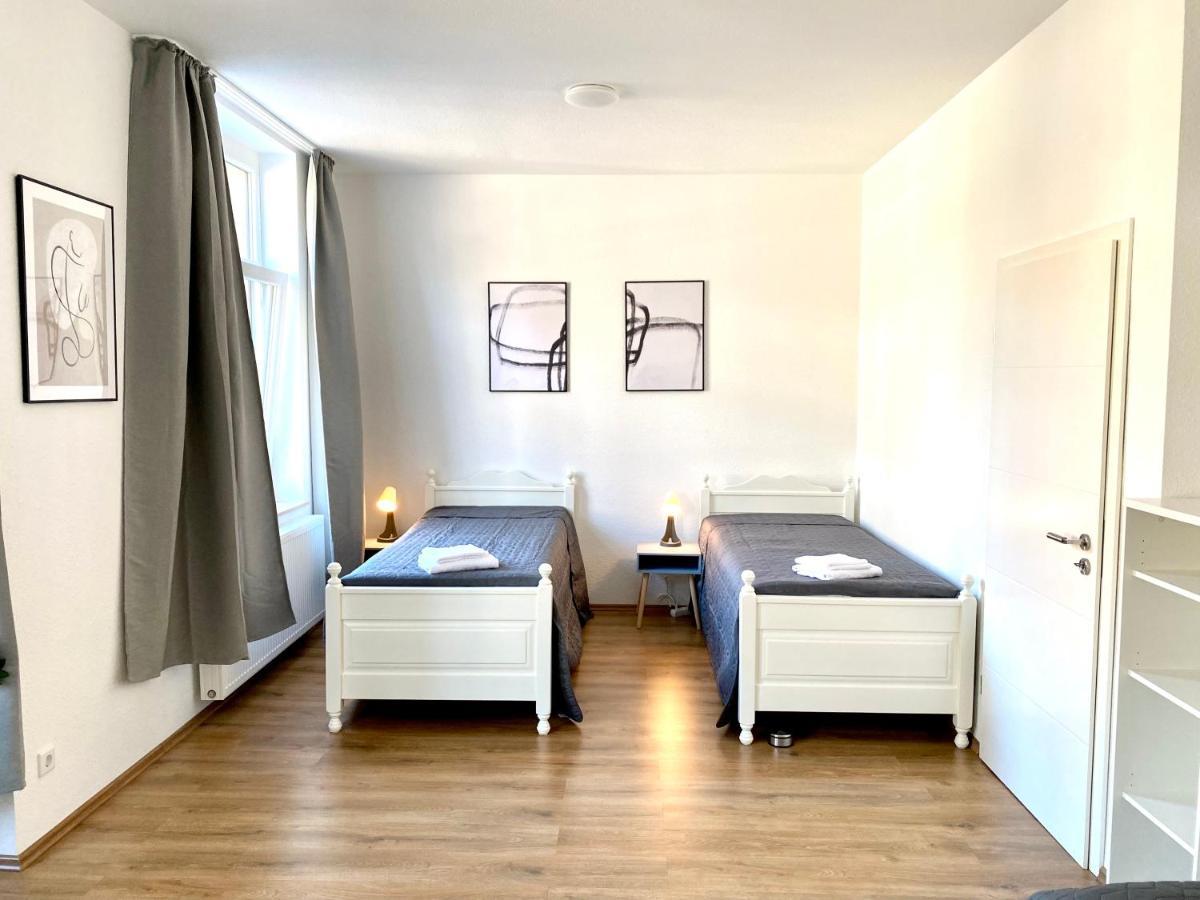 2 Rooms, Free Parking, 25 Min To Duesseldorf, 150 Mbps Wlan Duisburg Ngoại thất bức ảnh