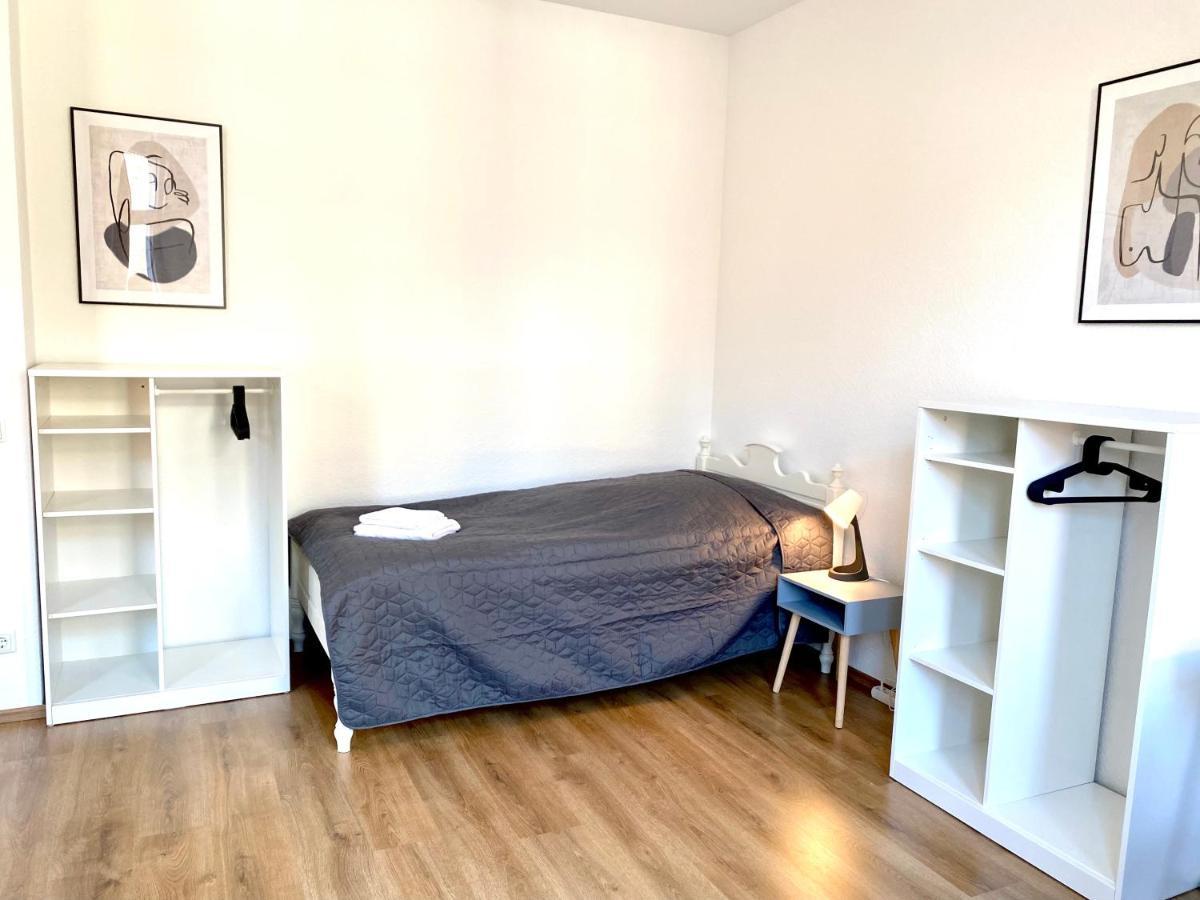 2 Rooms, Free Parking, 25 Min To Duesseldorf, 150 Mbps Wlan Duisburg Ngoại thất bức ảnh