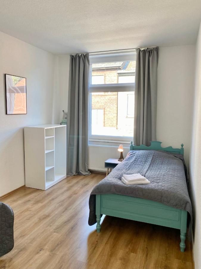 2 Rooms, Free Parking, 25 Min To Duesseldorf, 150 Mbps Wlan Duisburg Ngoại thất bức ảnh