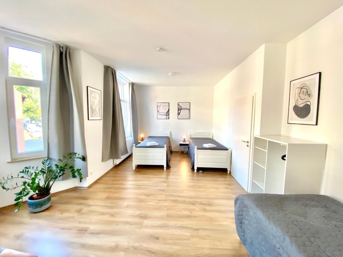2 Rooms, Free Parking, 25 Min To Duesseldorf, 150 Mbps Wlan Duisburg Ngoại thất bức ảnh
