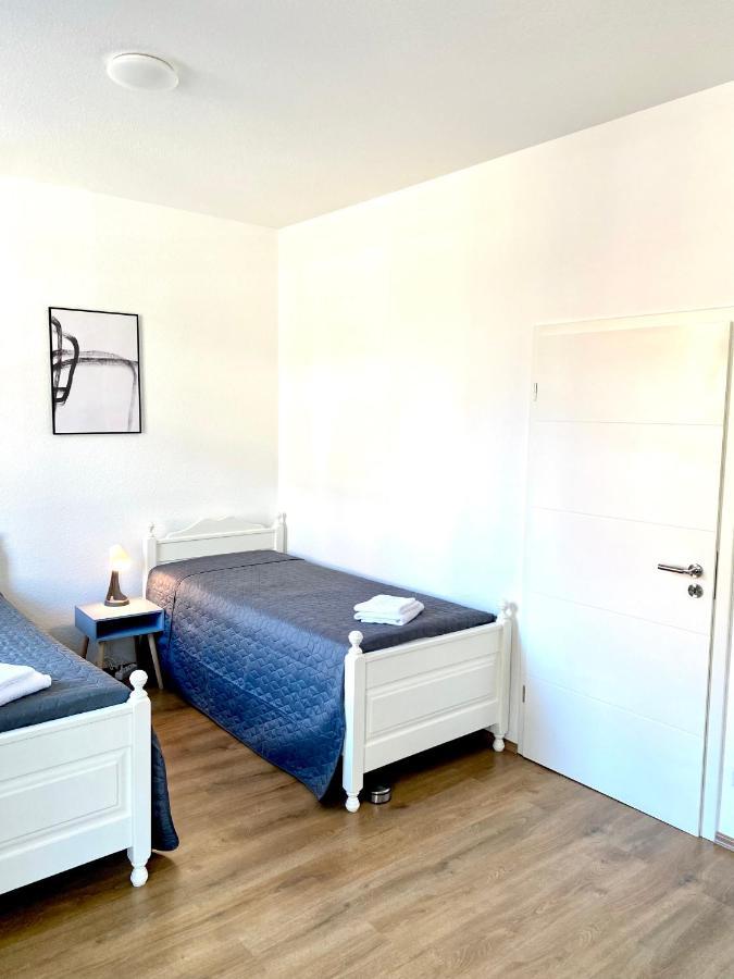 2 Rooms, Free Parking, 25 Min To Duesseldorf, 150 Mbps Wlan Duisburg Ngoại thất bức ảnh