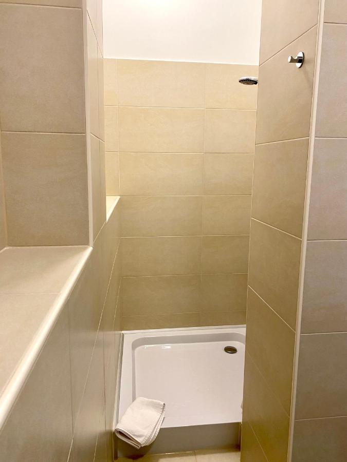 2 Rooms, Free Parking, 25 Min To Duesseldorf, 150 Mbps Wlan Duisburg Ngoại thất bức ảnh