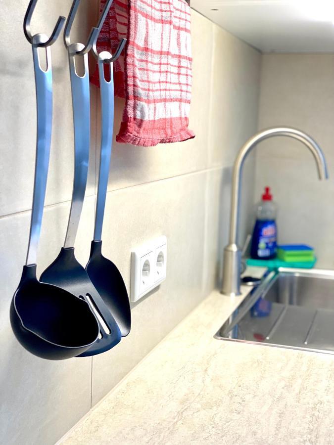 2 Rooms, Free Parking, 25 Min To Duesseldorf, 150 Mbps Wlan Duisburg Ngoại thất bức ảnh