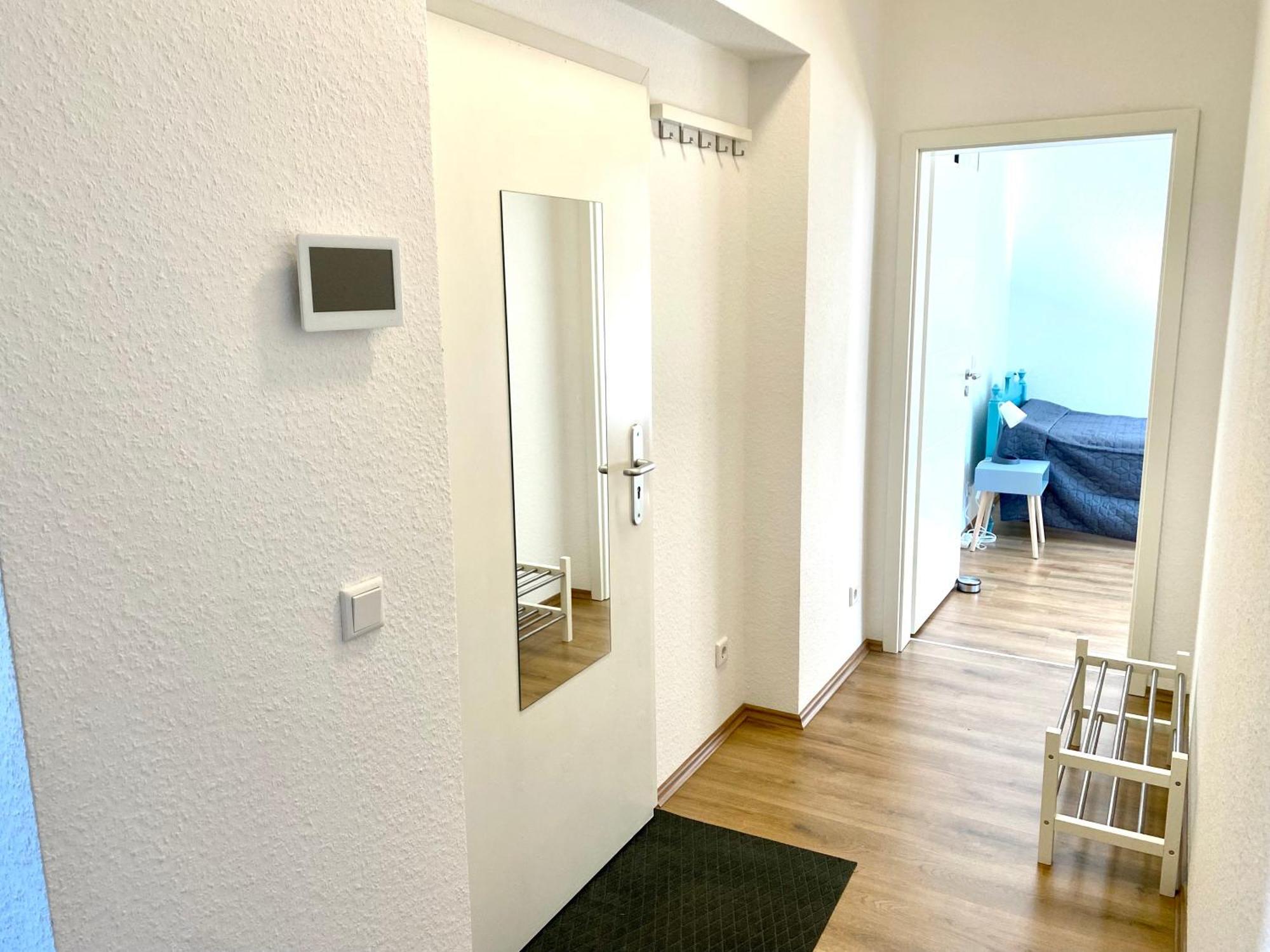 2 Rooms, Free Parking, 25 Min To Duesseldorf, 150 Mbps Wlan Duisburg Ngoại thất bức ảnh