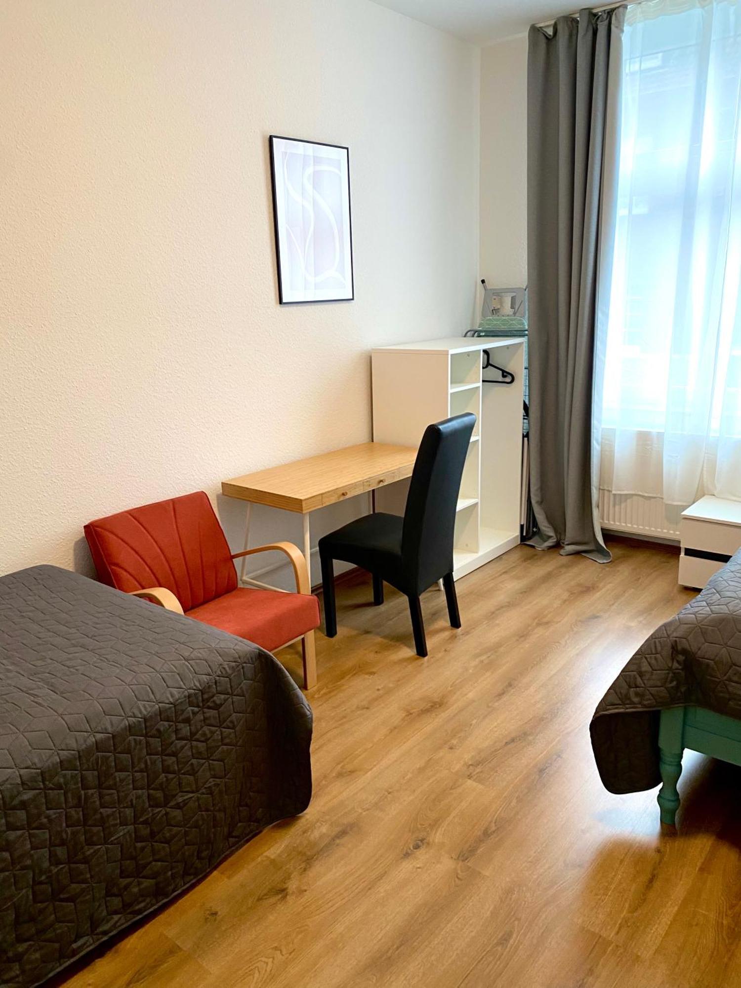 2 Rooms, Free Parking, 25 Min To Duesseldorf, 150 Mbps Wlan Duisburg Ngoại thất bức ảnh