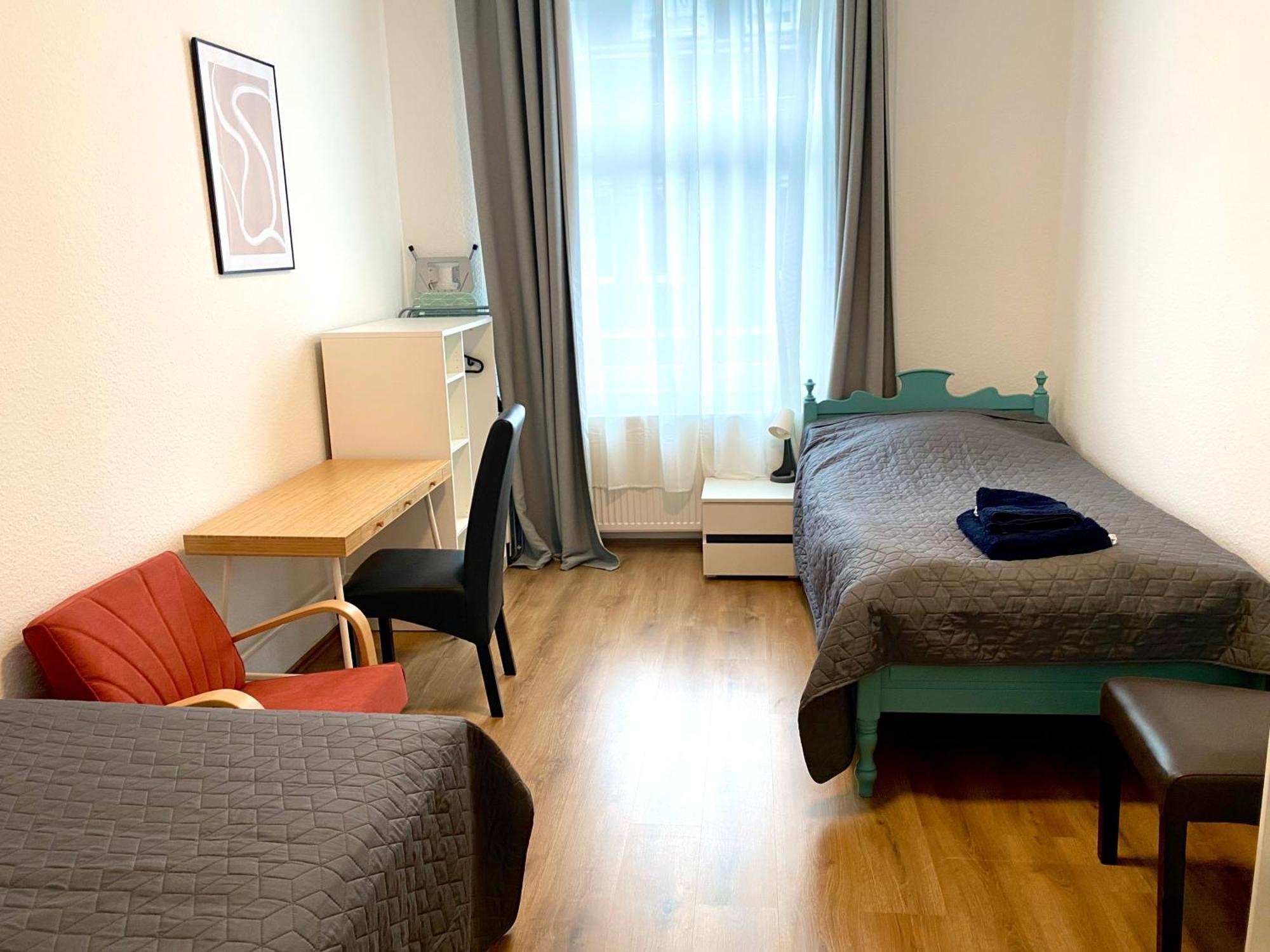 2 Rooms, Free Parking, 25 Min To Duesseldorf, 150 Mbps Wlan Duisburg Ngoại thất bức ảnh